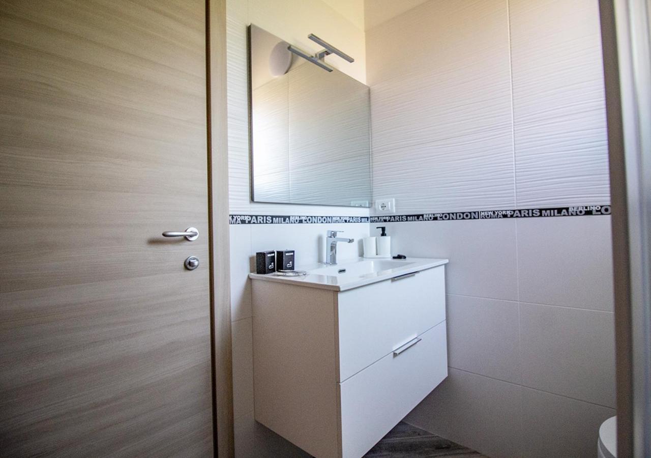 Athena Rooms - Parcheggio Privato Bologna Eksteriør bilde