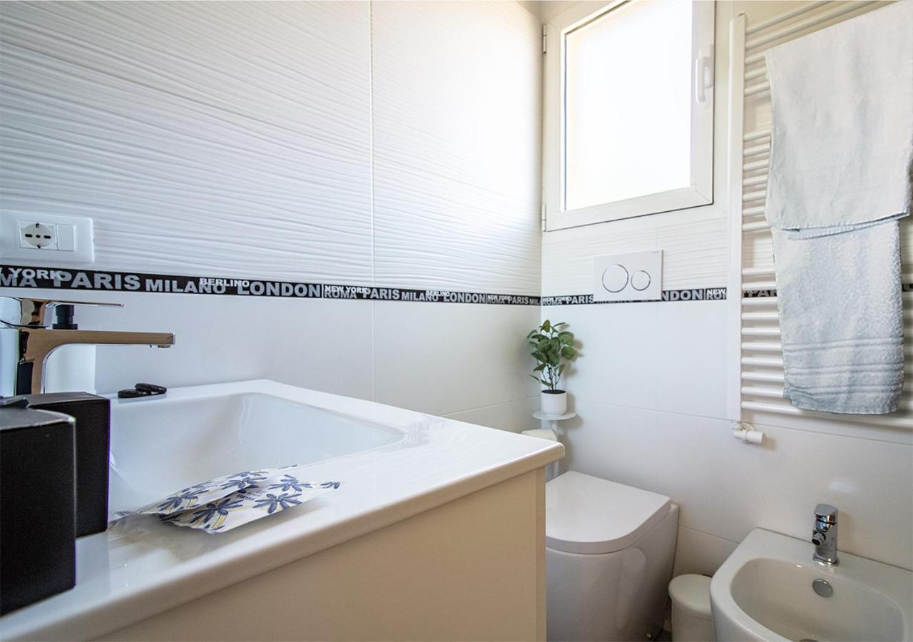 Athena Rooms - Parcheggio Privato Bologna Eksteriør bilde